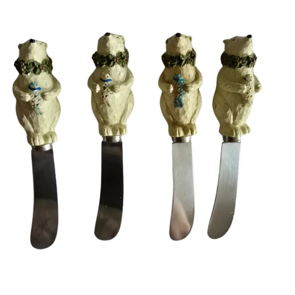 Foreside Set of 4 Small Spreading Knives/ Spreaders With Polar Bear Winter Theme